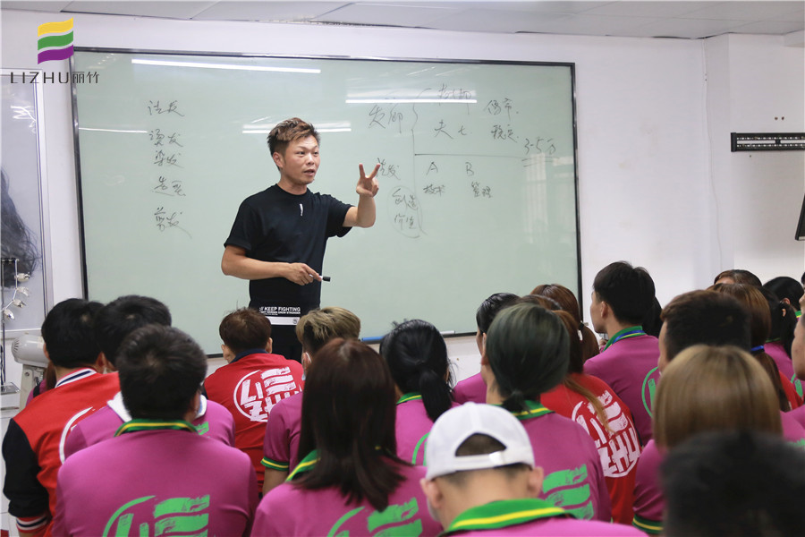 丽竹莱熙美发市场部进行就业宣讲