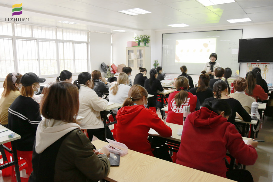 南宁纹绣学校课程培训：实操前的纹绣理论学习