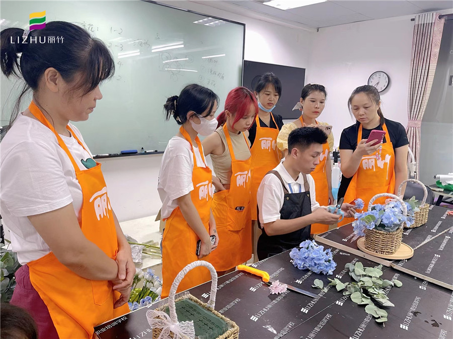 自然风手提花篮教程，广西插花师培训学校培训内容